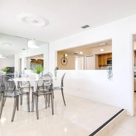 Modern Spacious 5-Bedroom Home With Pool 할리우드 외부 사진