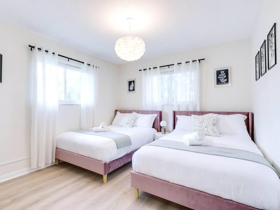Modern Spacious 5-Bedroom Home With Pool 할리우드 외부 사진